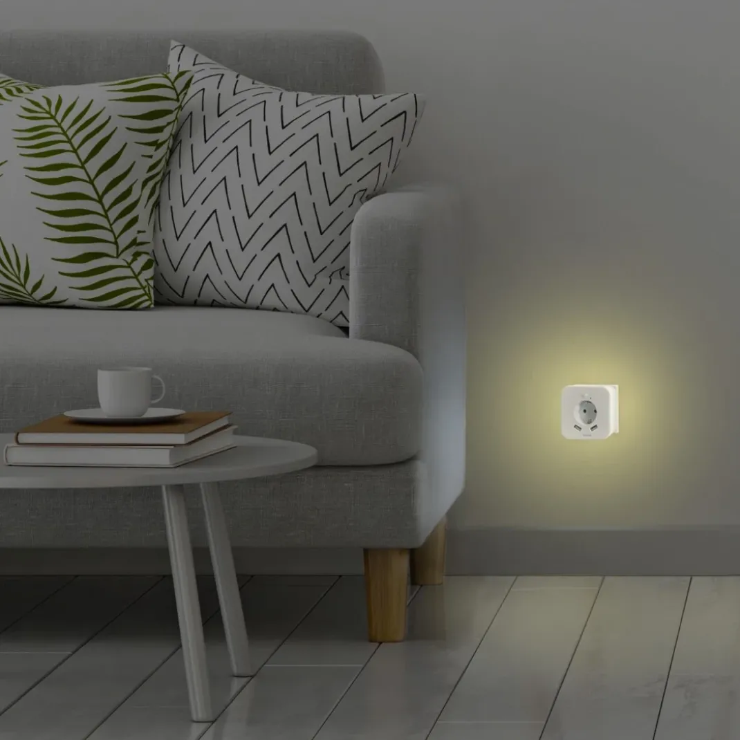 LED-Nachtlicht mit Steckdose, 2 USB-Ausgänge, Bewegungsmelder, Lichtsensor