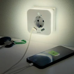 LED-Nachtlicht mit Steckdose, 2 USB-Ausgänge, Bewegungsmelder, Lichtsensor