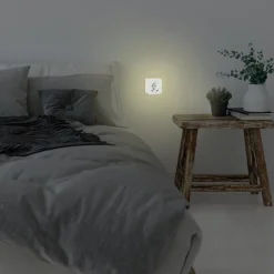 LED-Nachtlicht mit Steckdose, 2 USB-Ausgänge, Bewegungsmelder, Lichtsensor