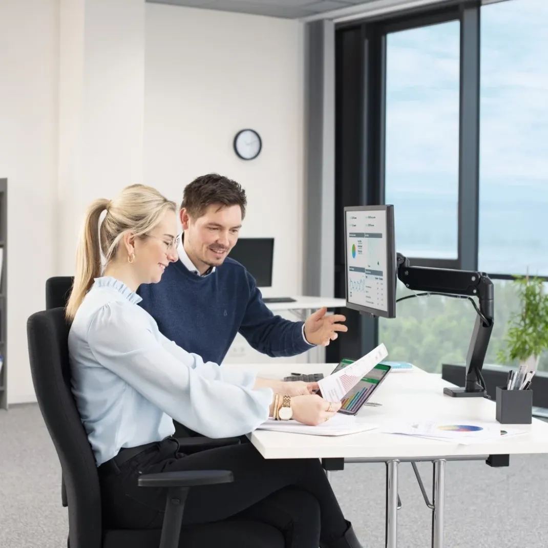 Monitorhalterung, mit Gasfeder höhenverstellbar, schwenk-/neigbar, 13"-35"