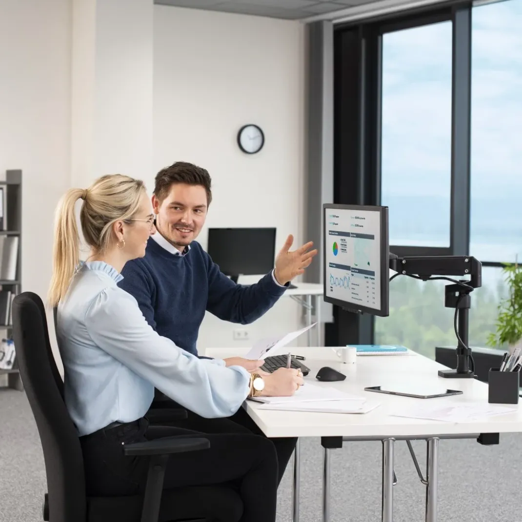 Monitorhalterung, mit Gasfeder höhenverstellbar, schwenk-/neigbar, 13"-35"