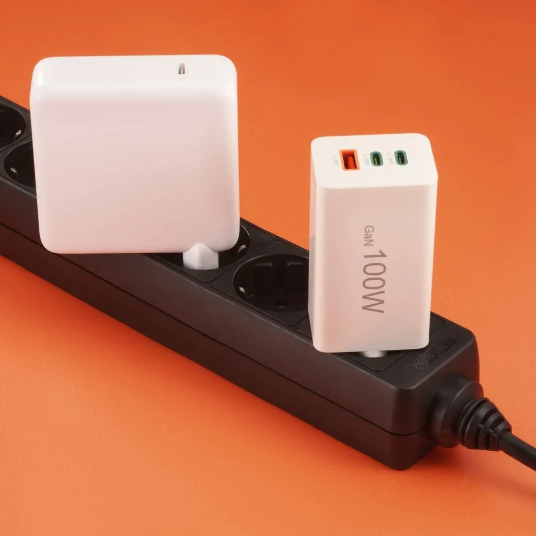 Schnellladegerät, GaN, 2x USB-C, 1x USB-A, Mini-Ladegerät, PD, 100 W, Weiß