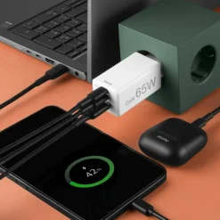 Schnellladegerät, 2x USB-C, 1x USB-A, Mini-Ladegerät, PD, 65 W, Weiß
